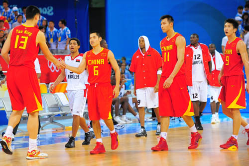 梅西路过回家，重返巴萨诺坎普球场。1800w点赞。（梅西重返巴萨诺坎普，如归故里，点赞突破1800万）