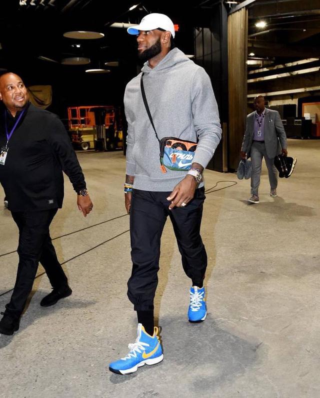 湖人詹姆斯关键三分带队取胜太阳（詹姆斯命中关键三分，湖人力克太阳）