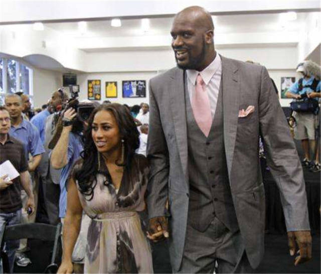 弗里克：亚马尔被换下后不高兴？很多球员都这样（弗里克谈亚马尔换下不悦：球员常有此反应）