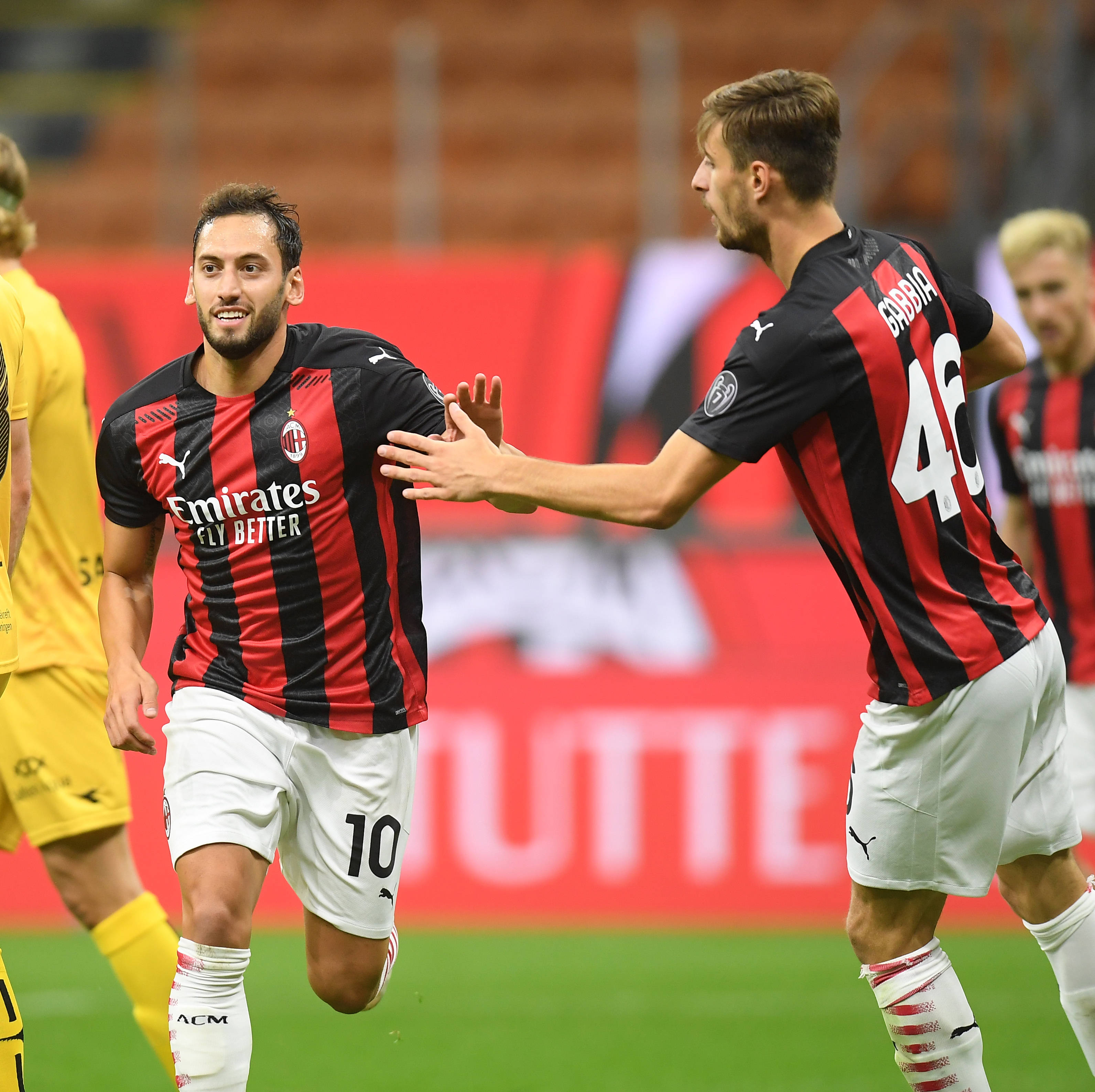 欧冠进球榜更新：梅西连续破门,（欧冠射手榜更新：梅西连场建功）